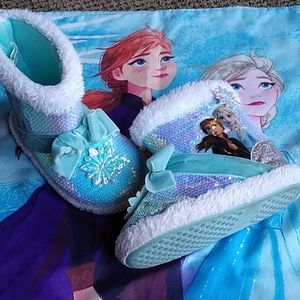 Disney Frozen 2 Anna & Elsa Cozy Faux Fur Lined Slipper Bootie. Toddler Sz 9/10.